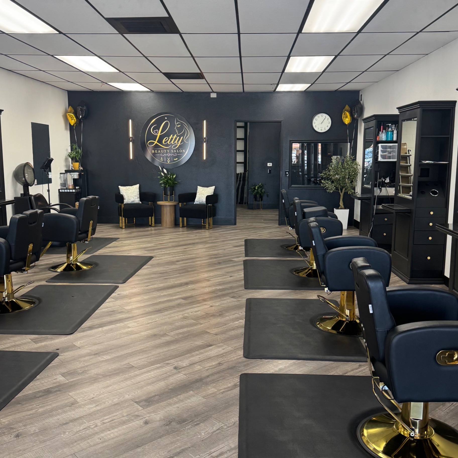 Interior of Lettys Beauty Salón in Lake Elsinore